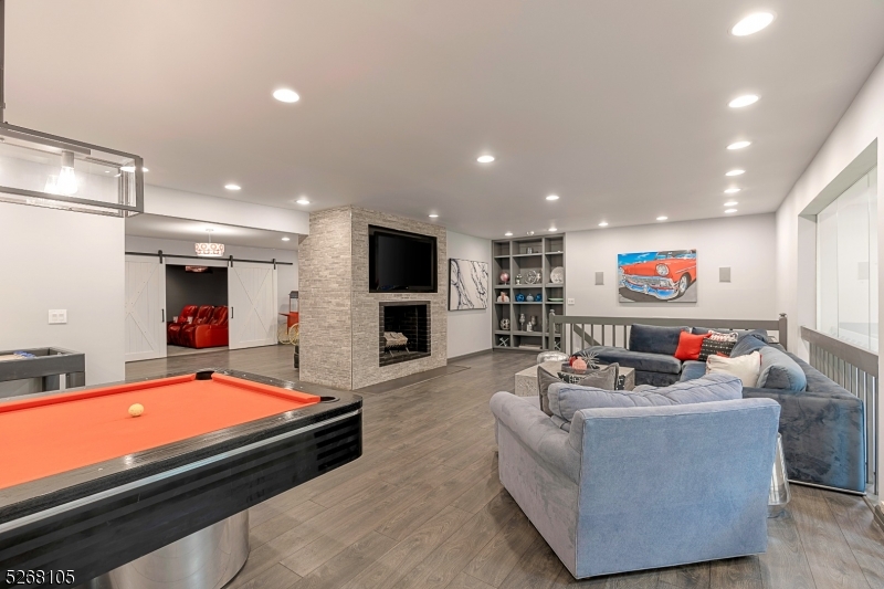 CHESTNUT HILL - Residential