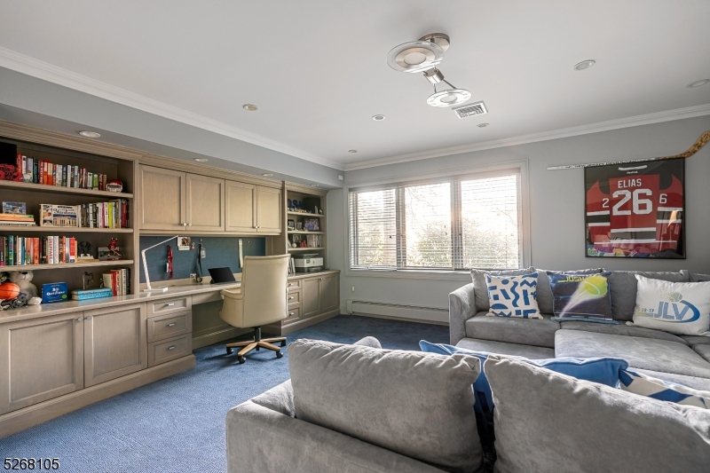 CHESTNUT HILL - Residential