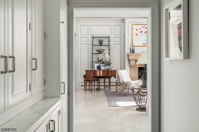 CHESTNUT HILL - Residential