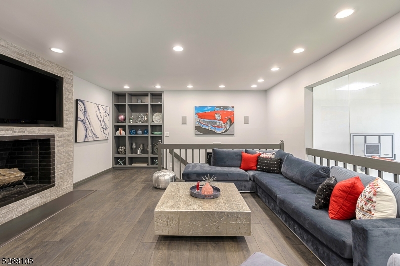 CHESTNUT HILL - Residential