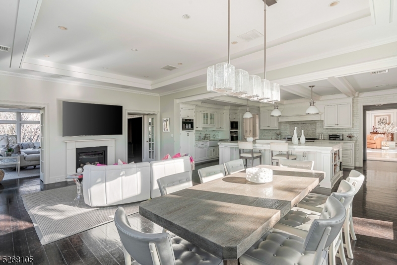 CHESTNUT HILL - Residential