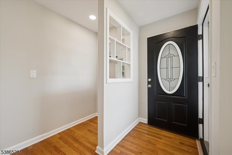 Bridgewater Twp., New Jersey 08807, United States, 3 Bedrooms Bedrooms, ,2 BathroomsBathrooms,Residential,Pending,216249