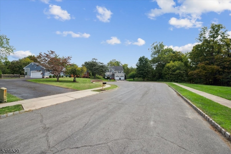 Bridgewater Twp., New Jersey 08807, United States, 3 Bedrooms Bedrooms, ,2 BathroomsBathrooms,Residential,Pending,216249