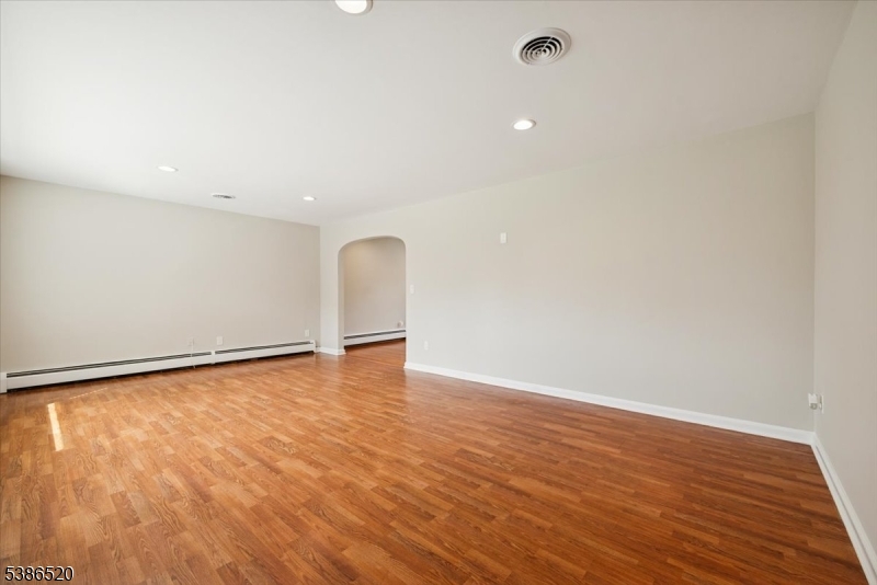 Bridgewater Twp., New Jersey 08807, United States, 3 Bedrooms Bedrooms, ,2 BathroomsBathrooms,Residential,Pending,216249