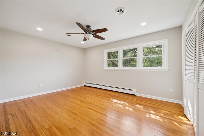 Bridgewater Twp., New Jersey 08807, United States, 3 Bedrooms Bedrooms, ,2 BathroomsBathrooms,Residential,Pending,216249