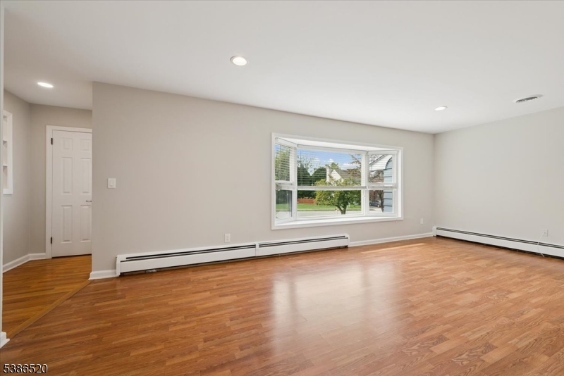 Bridgewater Twp., New Jersey 08807, United States, 3 Bedrooms Bedrooms, ,2 BathroomsBathrooms,Residential,Pending,216249