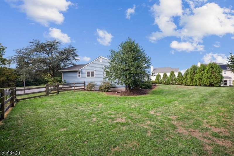 Bridgewater Twp., New Jersey 08807, United States, 3 Bedrooms Bedrooms, ,2 BathroomsBathrooms,Residential,Pending,216249