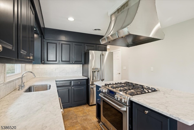 Bridgewater Twp., New Jersey 08807, United States, 3 Bedrooms Bedrooms, ,2 BathroomsBathrooms,Residential,Pending,216249