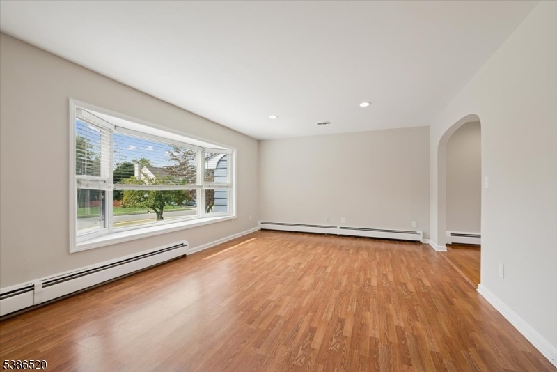 Bridgewater Twp., New Jersey 08807, United States, 3 Bedrooms Bedrooms, ,2 BathroomsBathrooms,Residential,Pending,216249