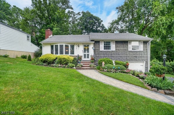 72 LYONS PL, SPRINGFIELD, NJ 07081 - Image b2f32e9b66e60f309d0e8a8f07ba3456/3034884110