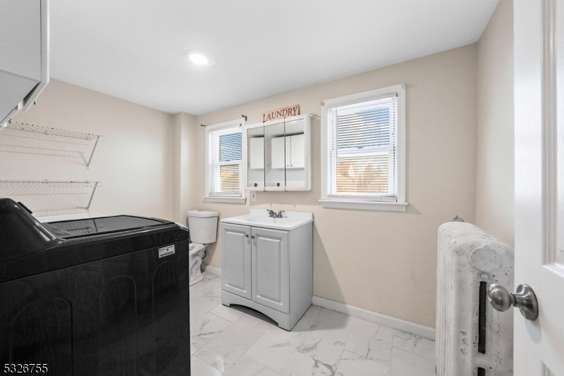 Manville Boro, New Jersey 08835, United States, 3 Bedrooms Bedrooms, ,2 BathroomsBathrooms,Residential,Active,24477