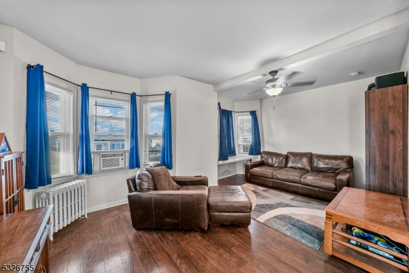 Manville Boro, New Jersey 08835, United States, 3 Bedrooms Bedrooms, ,2 BathroomsBathrooms,Residential,Active,24477