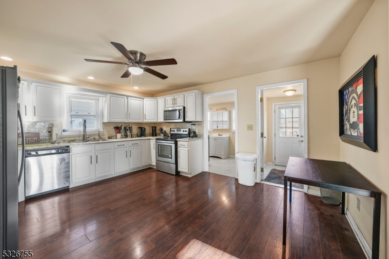 Manville Boro, New Jersey 08835, United States, 3 Bedrooms Bedrooms, ,2 BathroomsBathrooms,Residential,Active,24477