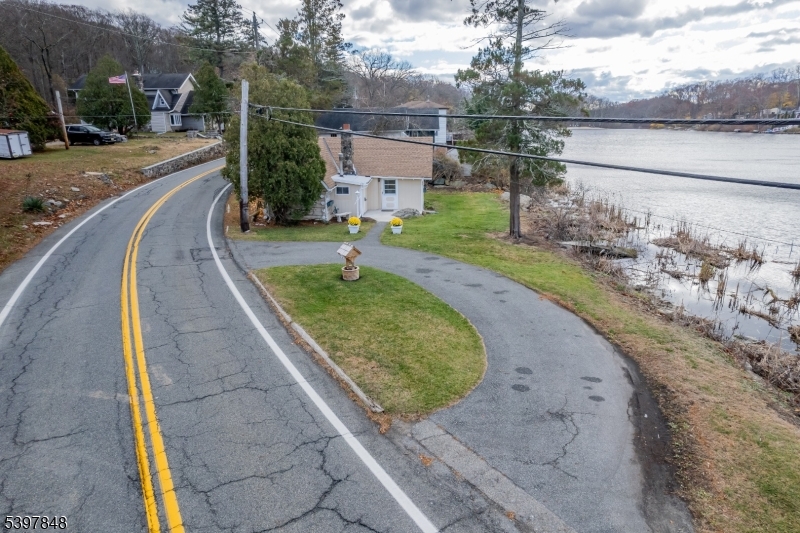 Gordon Lakes - Residential