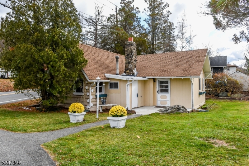 Gordon Lakes - Residential