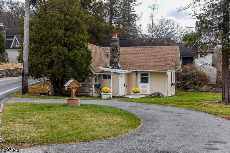 Gordon Lakes - Residential