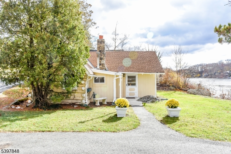 Gordon Lakes - Residential