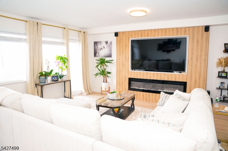 Falcon Towers - Residential