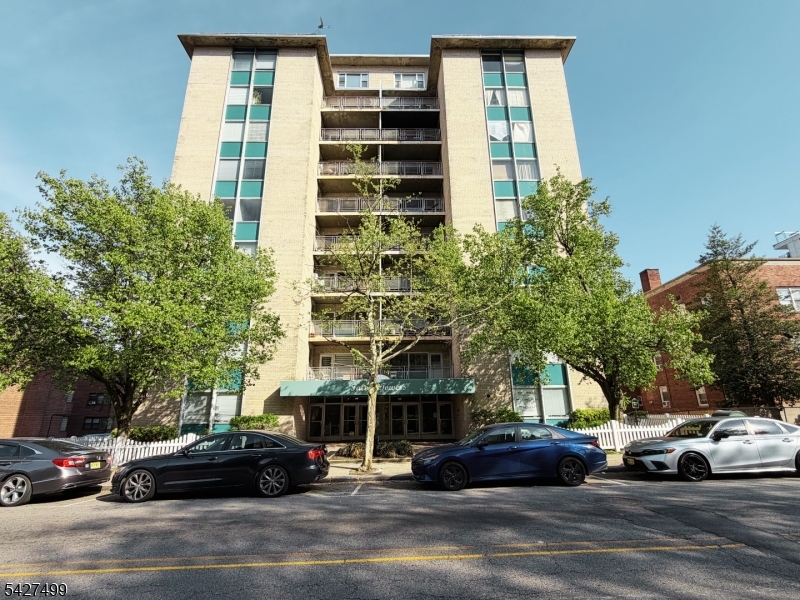 Falcon Towers - Residential