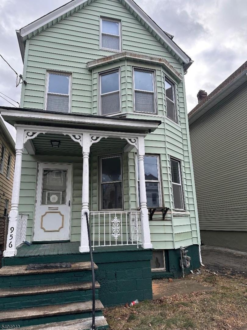 UPTOWN - Residential Lease