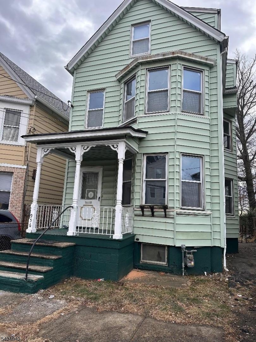 UPTOWN - Residential Lease