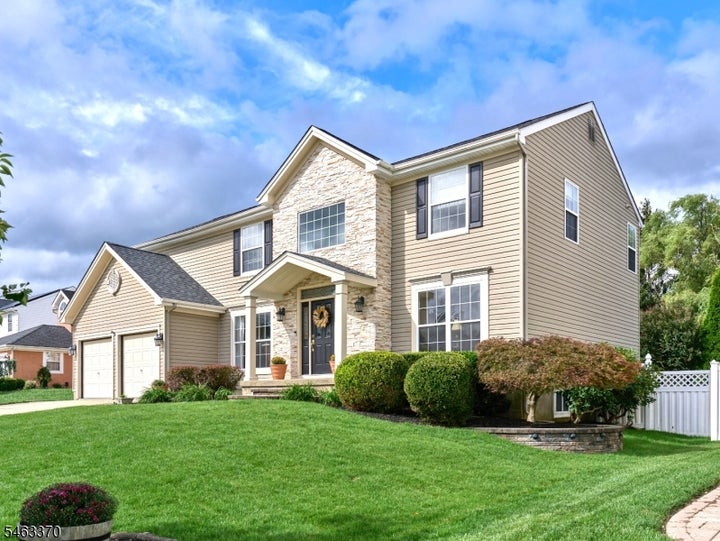 Photo 1 of 46 — 4 Madison Ct, Evesham Twp., NJ 08053