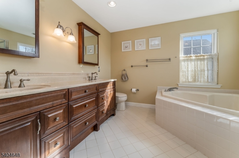 Greenwich Chase - Residential