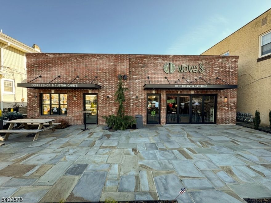 Restaurant for Sale " Prime Location & Exceptional PotentialDiscover an outstanding opportunity to own a fully equipped restaurant in excellent condition, located in one of the most strategic and high-visibility areas in the city. Positioned on a major street with thousands of vehicles passing by every single day, this space guarantees constant exposure and a steady flow of potential customers.The restaurant features a well-maintained dining area, kitchen setup, and a prep area. The layout supports both dine-in and takeout operations. Its clean, updated infrastructure allows you to step in and start operating immediately no major upgrades needed.What truly sets this property apart is its unmatched growth potential. Whether you want to launch a new concept, expand an existing brand, or take advantage of the area's booming demand for quality dining, this location provides the visibility and foot traffic needed to succeed.Don't miss the chance to capitalize on a turn-key restaurant opportunity in a high-traffic, high-impact location. This is the perfect foundation for an entrepreneur with vision.