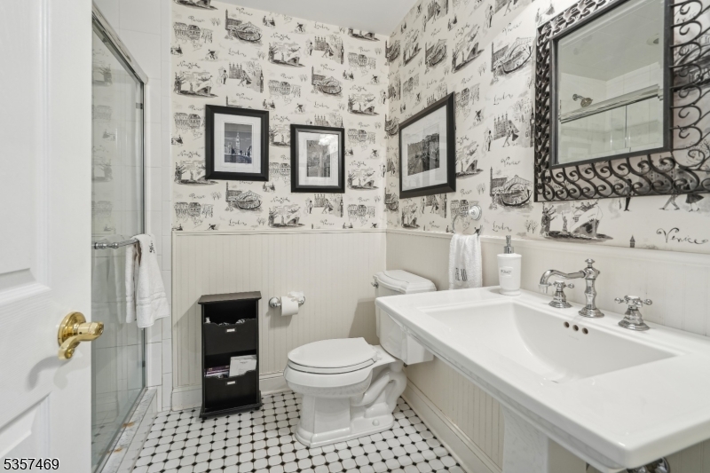 Ironia - Residential