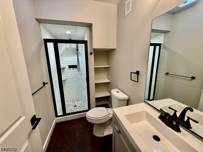 IN TOWN - Residential Lease