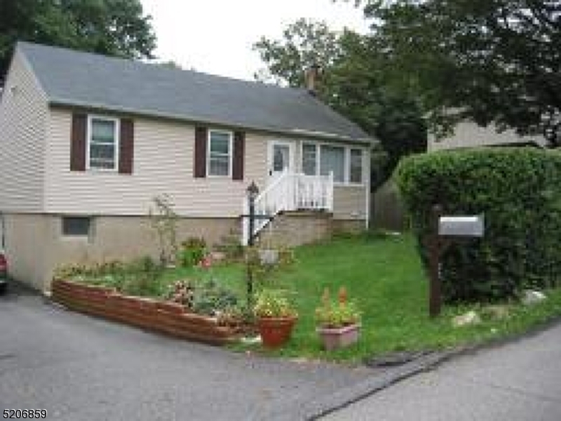 37 Outlook Ave, Mount Olive Twp., NJ 07828 - #: 3831444
