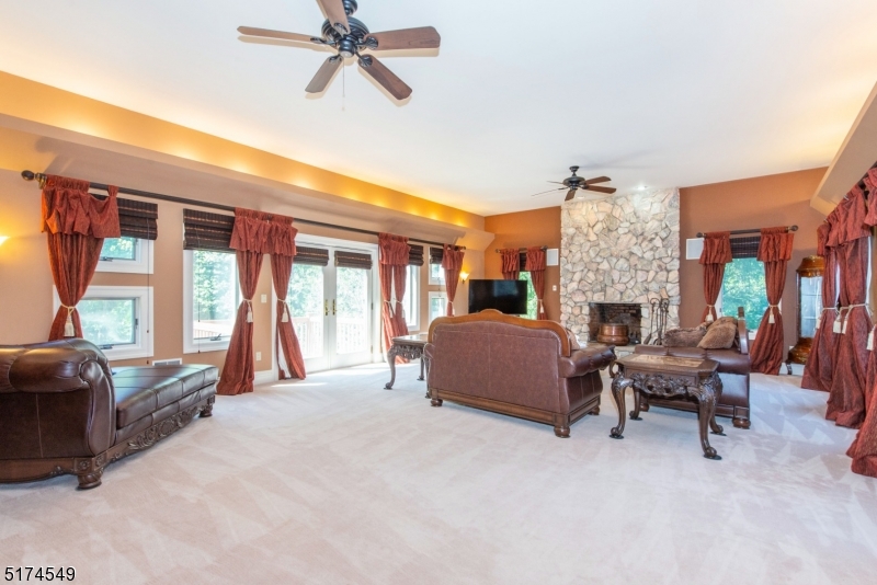 FOX HOLLOW - Residential