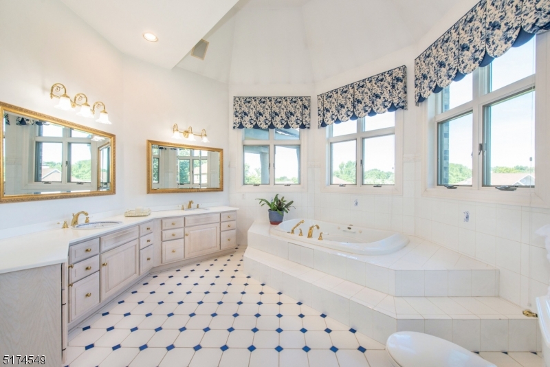 FOX HOLLOW - Residential