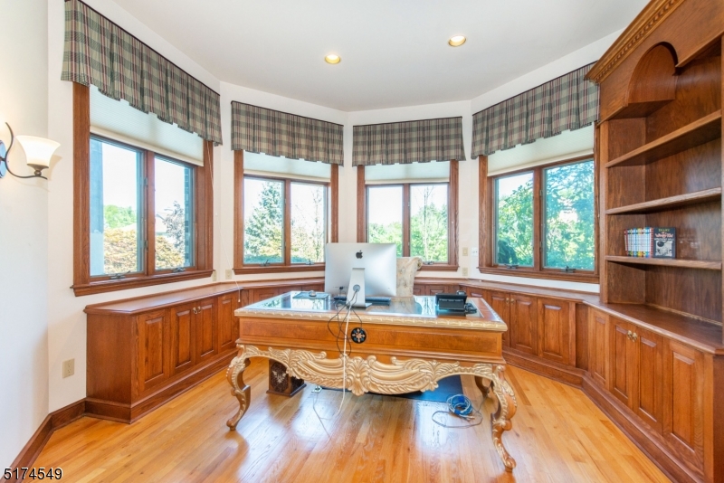 FOX HOLLOW - Residential