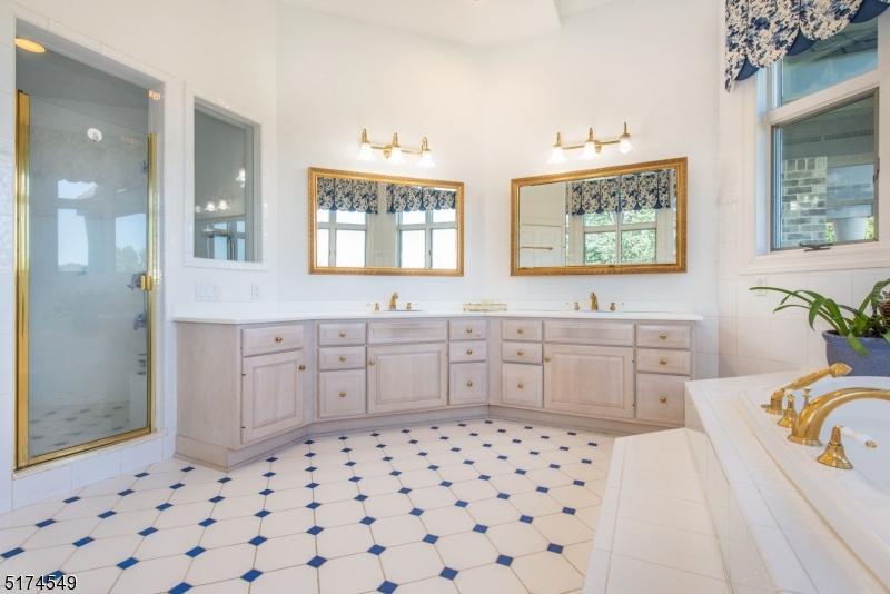 FOX HOLLOW - Residential