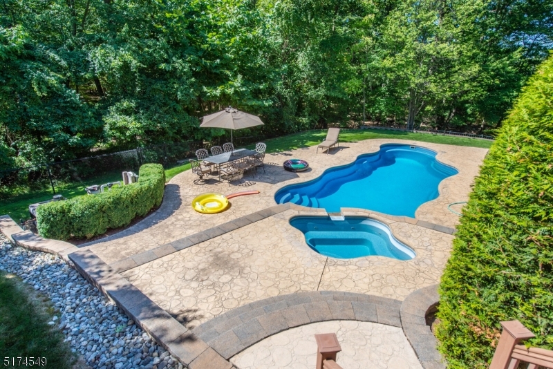 FOX HOLLOW - Residential