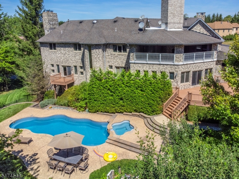 FOX HOLLOW - Residential