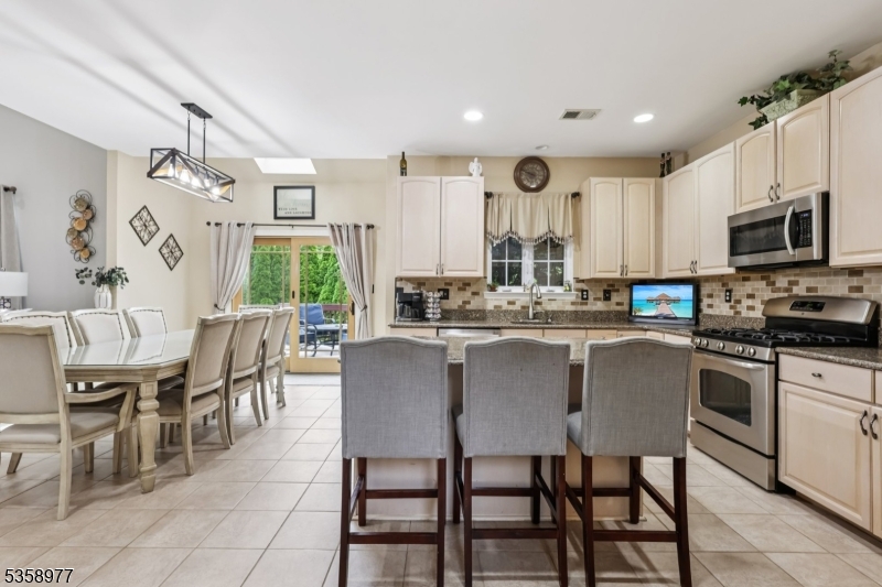 Franklin Twp., New Jersey 08540, United States, 4 Bedrooms Bedrooms, ,4 BathroomsBathrooms,Residential,Active,161870