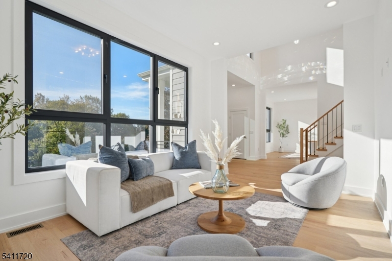 CHESTNUT HILL - Residential