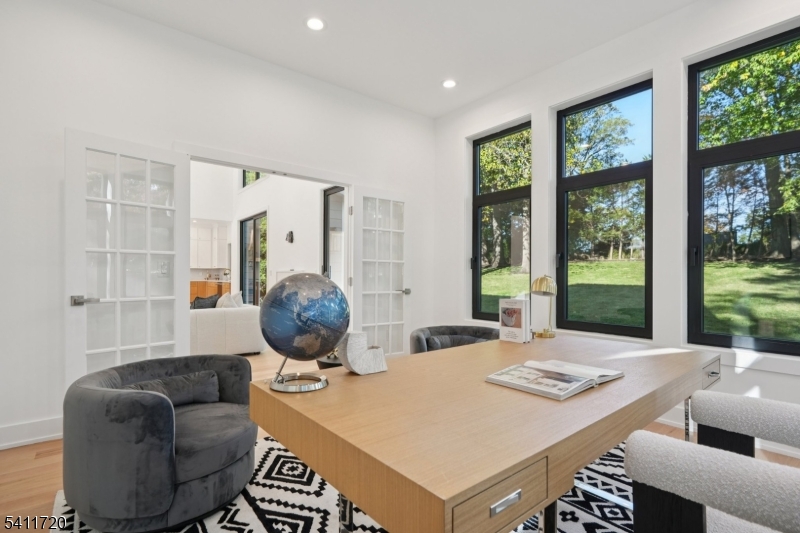 CHESTNUT HILL - Residential