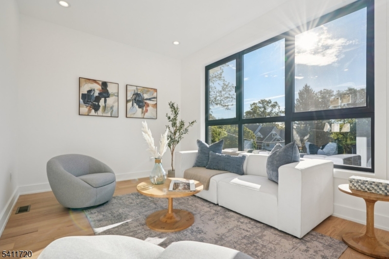 CHESTNUT HILL - Residential