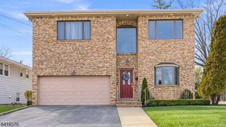 Photo 1 of 42 — 270 Baldwin Ave, Hasbrouck Heights Boro, NJ 07604