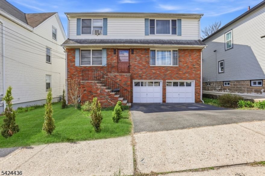 Very well maintained and recently renovated 2nd floor apartment with 3 bedrooms, living room, kitchen and bathroom.