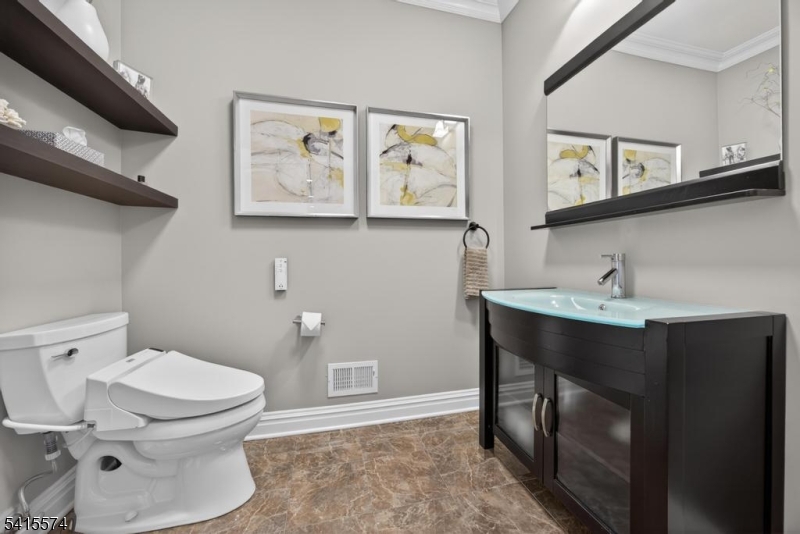 STONE HEDGE MANOR - Residential