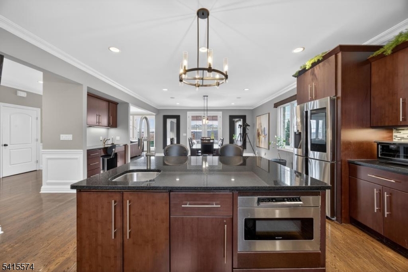 STONE HEDGE MANOR - Residential