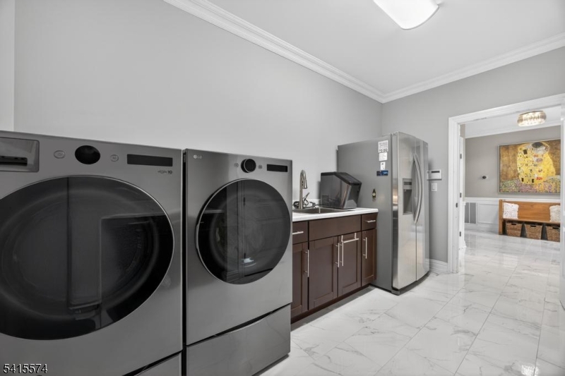 STONE HEDGE MANOR - Residential