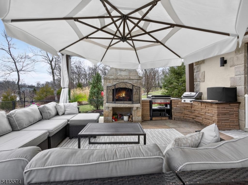 STONE HEDGE MANOR - Residential