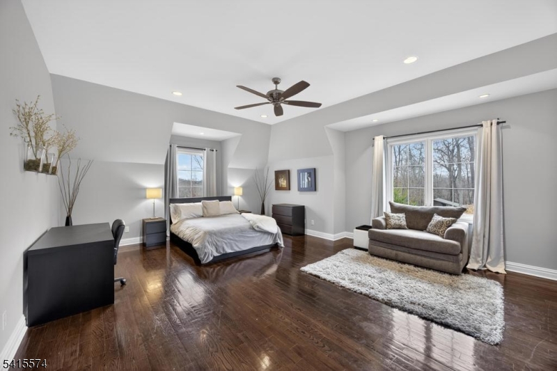 STONE HEDGE MANOR - Residential