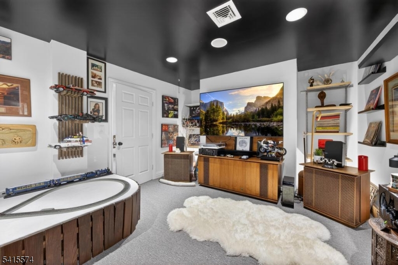 STONE HEDGE MANOR - Residential