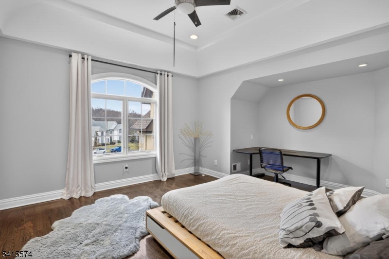 STONE HEDGE MANOR - Residential